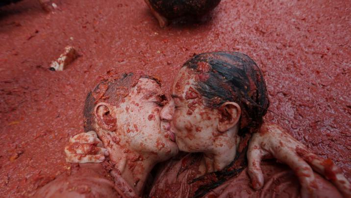 “죽음의 입맞춤”…키스로 마약 밀반입하다 숨져