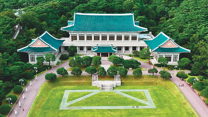 대통령-3실장 1분 거리서 집무… ‘불통 상징’ 靑본관은 외빈용으로