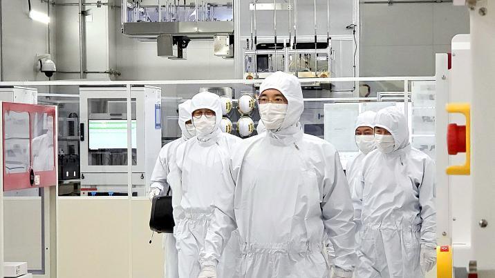 이재용 회장, 반도체 R&D-제조시설 현장 점검