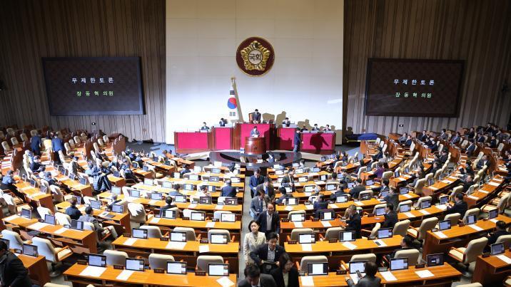 내란재판부법 통과…與, 수정 거듭하며 끝내 법으로 못박았다