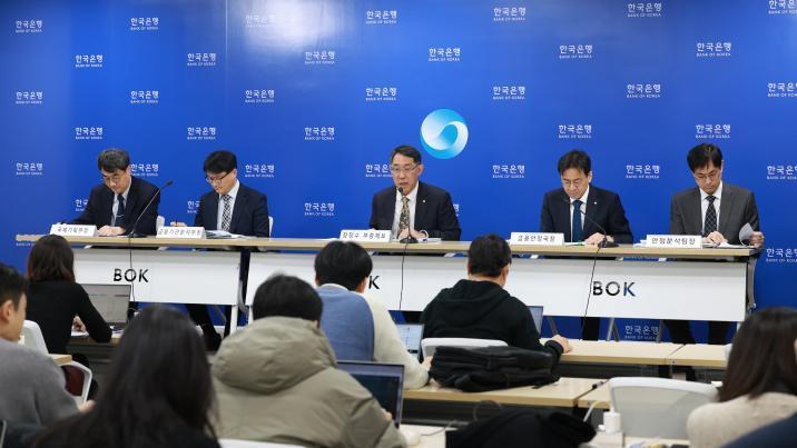 서울 주택 위험지수 15년래 최고…한은 “토허제, 더 지켜봐야”