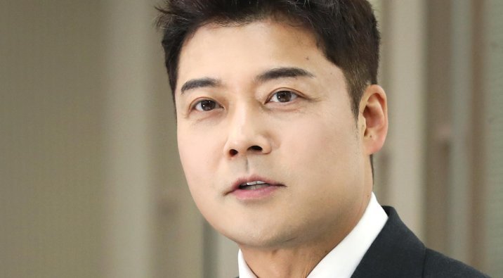 전현무 ‘차량 링거’도 수사받는다…소속사 “불법 없어”