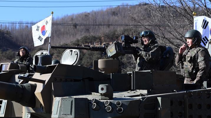 K2전차 탄 우원식 국회의장 “외국서 K-방산 관심 많다”