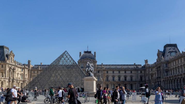 “유럽 출신 아니면 1만7000원 더 내” 루브르, 입장료 차등 적용