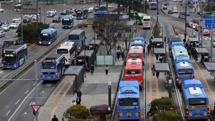 ‘정년 65세 연장’과 맞바꾼 버스파업 철회…혈세로 비용 메워야