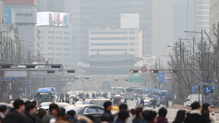 李 “중국발 미세먼지 걱정 안 해” 11일만에…‘관심’ 위기경보 발령