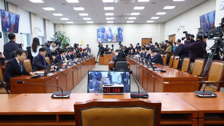 “위원회 이따위로 운영하냐” 이혜훈 청문회, 오전 파행