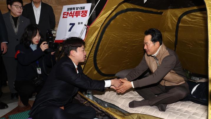 ‘단식 일주일’ 장동혁 찾아간 이준석 “공동투쟁안 함께 마련을”