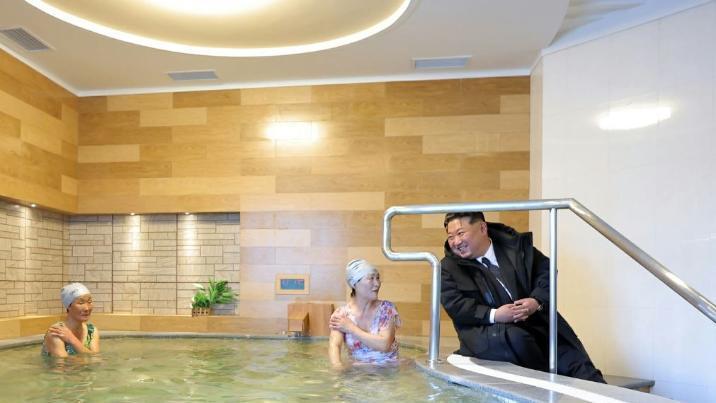 8년전 한밤 중 목욕탕에 나타난 김정은, 분노한 이유는