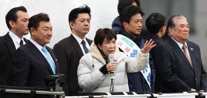 ‘강한 일본’ 내걸고 압승한 다카이치, ‘전쟁 가능국’ 개헌 속도낼듯