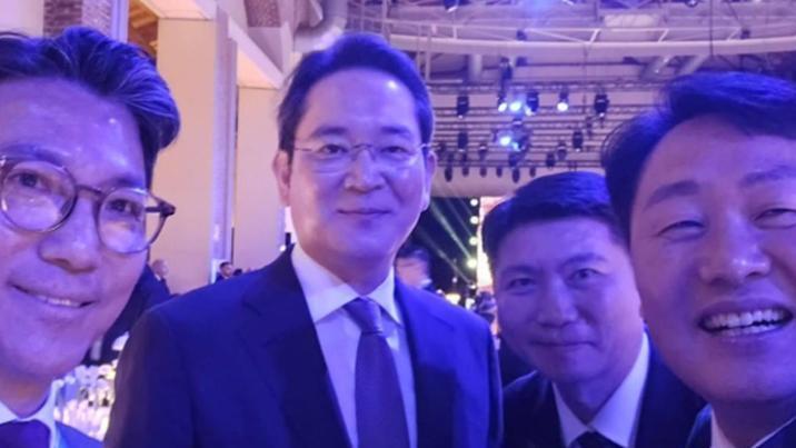 “셀카는 재드래곤과”…이재용 올림픽 외교…‘온통 삼성폰’