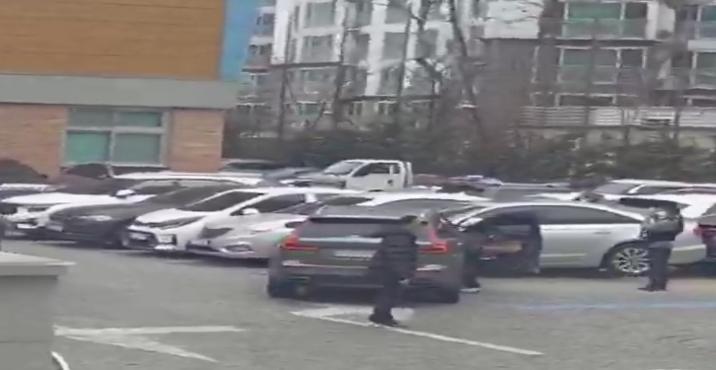 전주 초교 주차장서 차량 충돌…피하던 학생 1명 다쳐