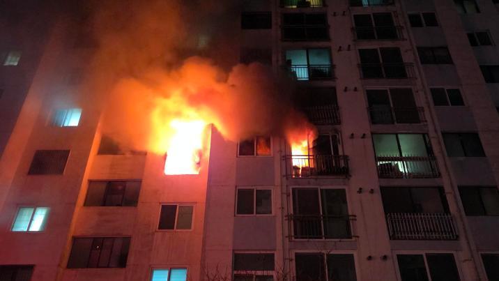 부산 해운대구 아파트서 화재…70대 남매 사망