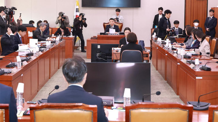 與 “尹 교도소 담장 못나오게” 내란범 사면금지법 처리 속도전