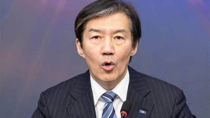 조국 “국회에 걸린 역대 대통령 사진 중 尹 치워달라”