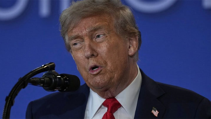 무장 20대男, ‘트럼프 사저’ 침입하려다 사살…“열렬한 트럼프 지지자”