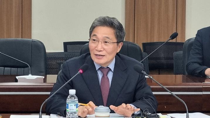 ‘책갈피 달러 논란’ 이학재 인천공항사장 사의…인천시장 출마할 듯