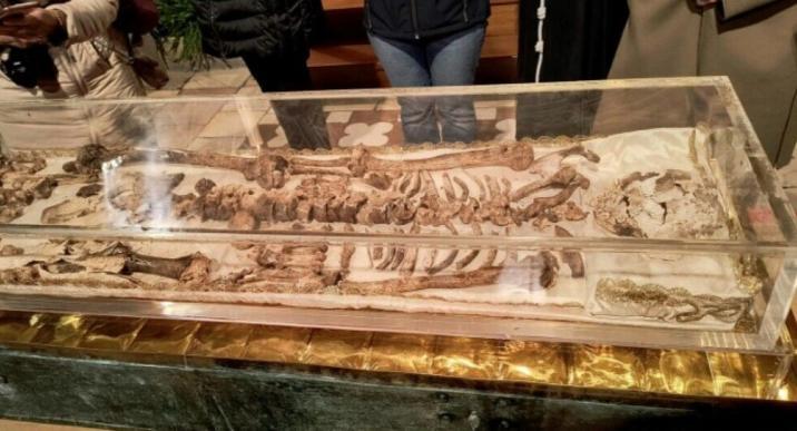 ‘가난한 자들의 성자’ 성 프란치스코 유해 공개