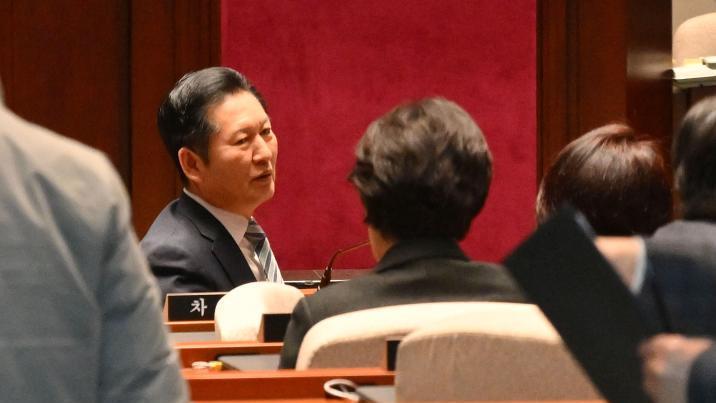 與, 법왜곡죄 땜질 수정… 위헌 논란속 본회의 상정