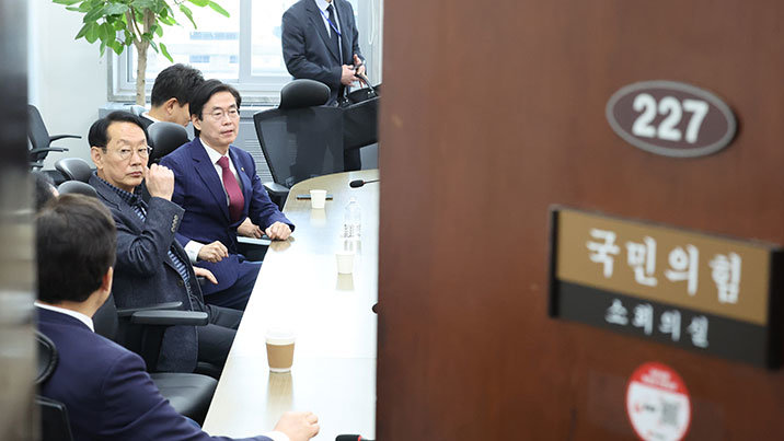 국힘 중진들 장동혁에 쓴소리…윤상현 “속죄 세리머니 필요”