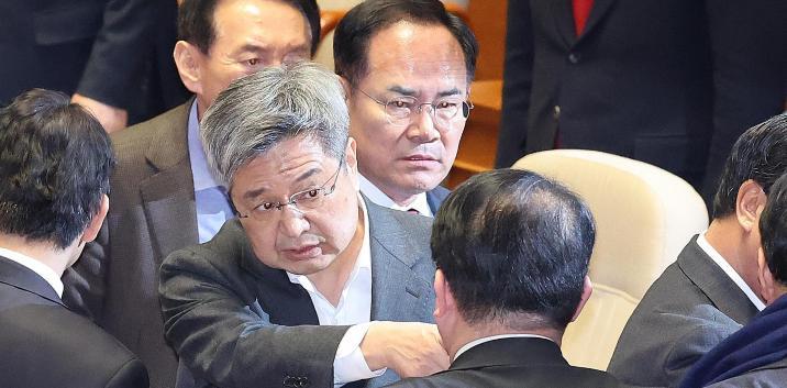 與 “내란 옹호” 방미통위 野추천 위원案 부결