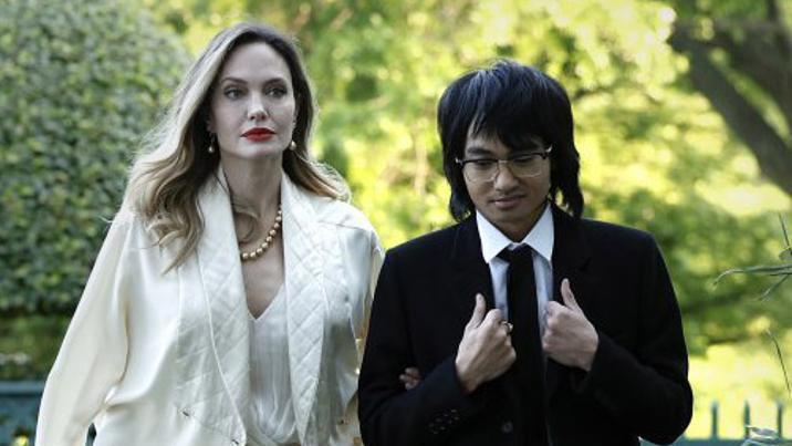 ‘연대생’ 졸리 아들, 이름서 아빠 성 ‘피트’ 뺐다