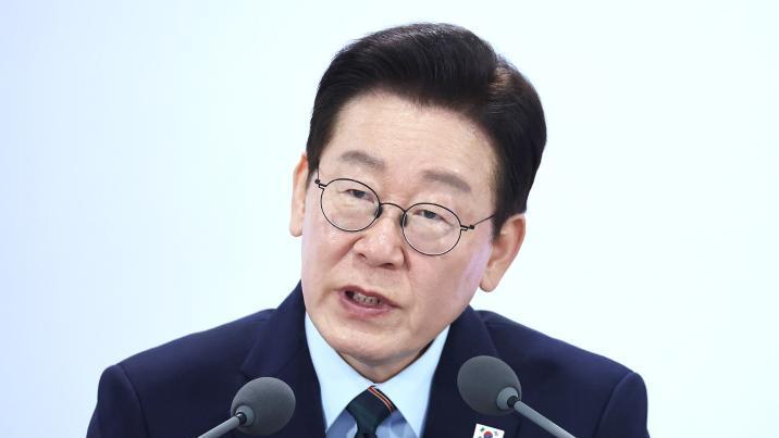 李 “나와 애들 추억묻은 애착인형 같은 집…돈 때문에 판 것 아냐”