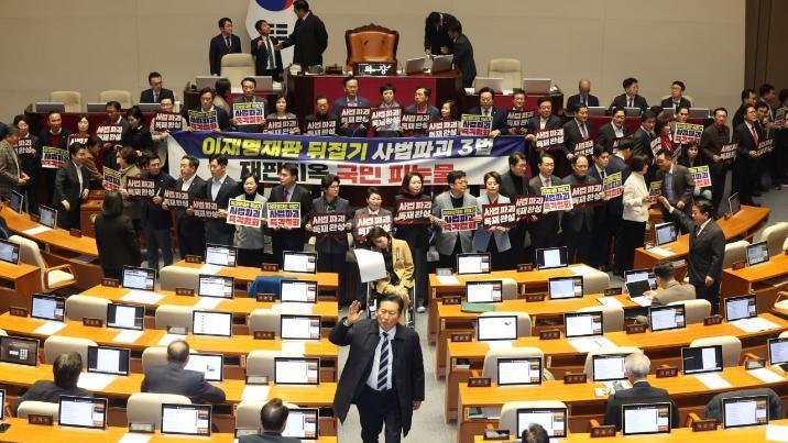 ‘4심제’ 재판소원법 與주도 국회 통과…헌재가 대법판결 번복 가능