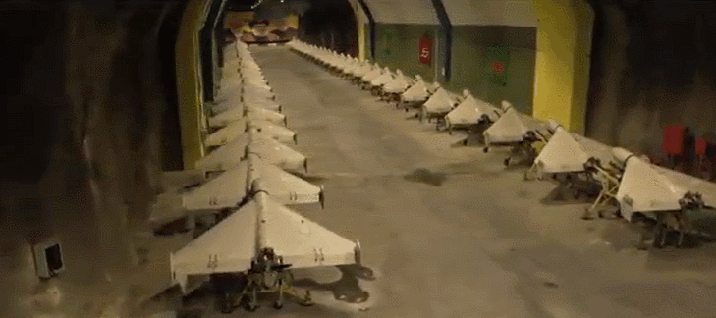 드론 수백대 줄지어…이란, 무기 터널 공개 ‘전쟁 능력’ 과시