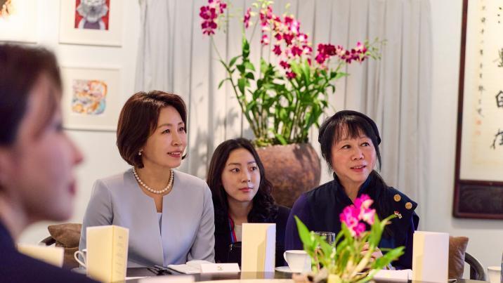 돼지수육 본 김 여사 “밥 안 주시나요?”…싱가포르서 제주 음식 ‘감탄’