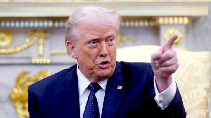 트럼프 “호르무즈 유조선 美해군이 호위”…유가 급등에 대응