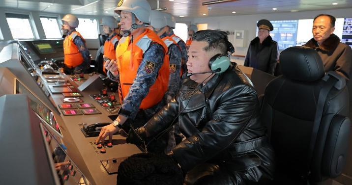 김정은 “해군 핵무장화 만족”…‘최현호’ 전략순항미사일 시험발사 참관