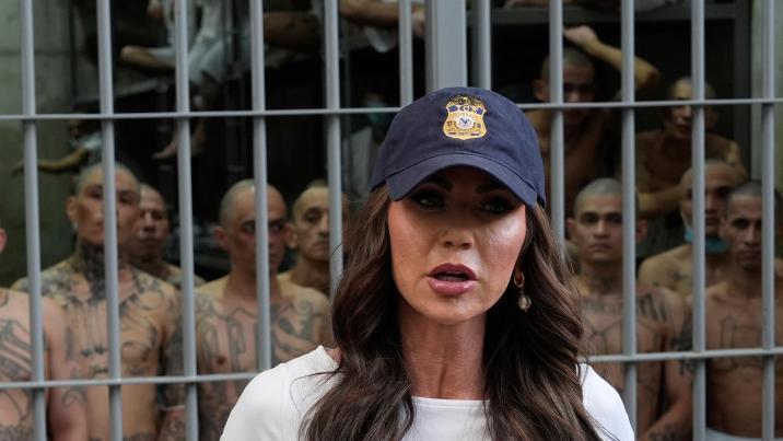 예산낭비에 불륜설… “트럼프 살인말벌처럼 격노”