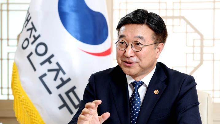 윤호중 “특례시 인구기준 100만→70만∼80만 검토”