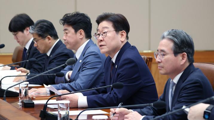 李 “정유사·주유소 담합과 매점매석, 이익의 몇배로 엄정 제재”