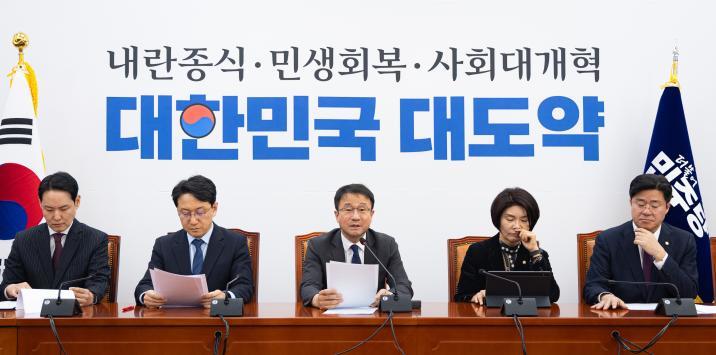 與지도부 “당정 합의한 검찰개혁안 반대는 정부 흔들기” 강경파에 경고