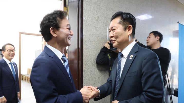 전재수 “부산시장 출마하겠다”…정청래 “당 명운이 걸렸다”