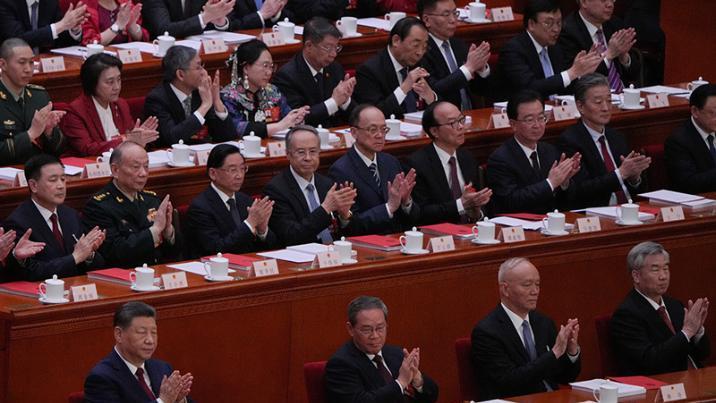 막 내린 中 양회… “AI경제로 체질 개선, 4년내 全산업에 도입”