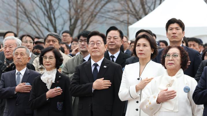 李 “총칼 맞섰던 마산 시민처럼 맨몸으로 계엄군 저지”