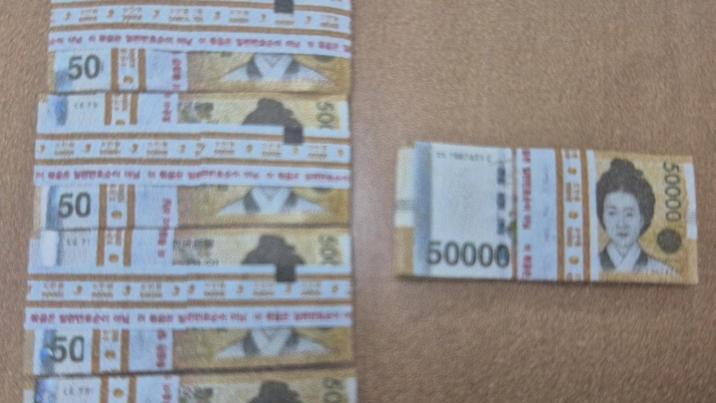 쓰레기봉투에 2500만원 돈다발이…한 달째 주인 못 찾아