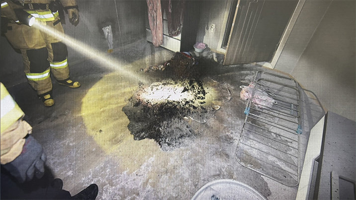 “층간소음에”…소화기로 이웃집 문 부수고 불질러