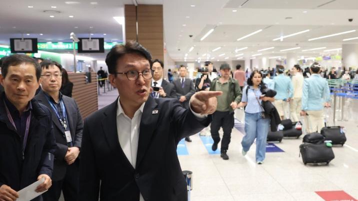 金총리, BTS 컴백 공연 앞두고 인천공항 안전 점검