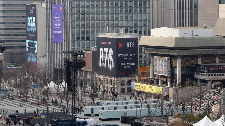 블룸버그 “BTS 광화문 공연, 서울에 2660억원 수익 안길 것”