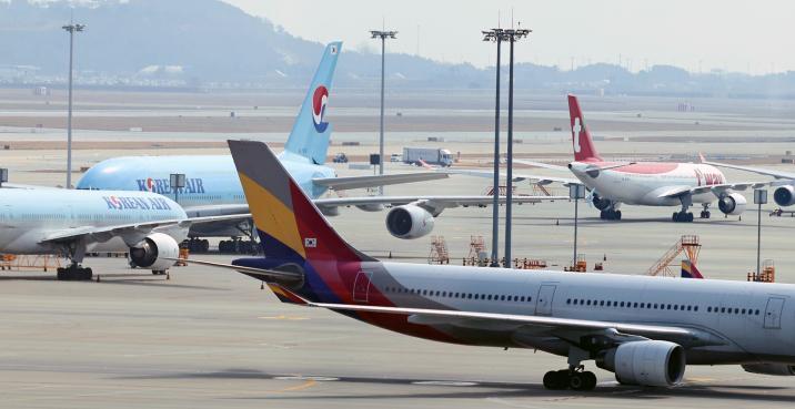 고유가 직격탄 항공업계 “차라리 운항 줄이겠다”