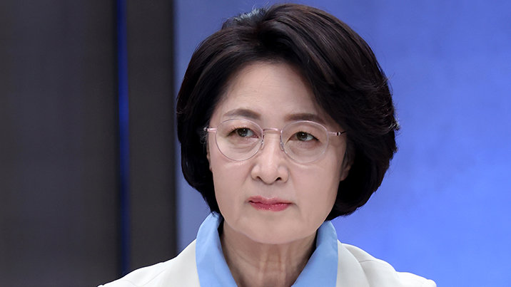 경기지사 본경선 진출 추미애, 법사위원장 사임