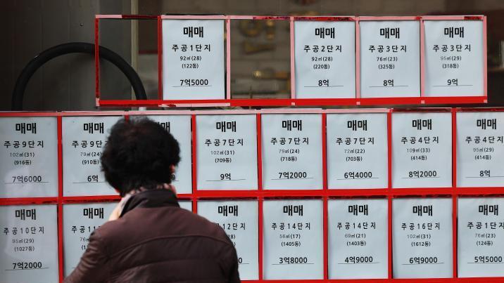 이사갈 집 못구해 눌러앉아… 올 전월세 절반이 갱신계약