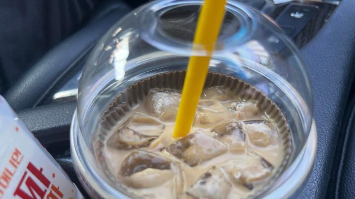 “음료 안 컵홀더 발견” 논란…본사 “매뉴얼 미준수, 재교육”