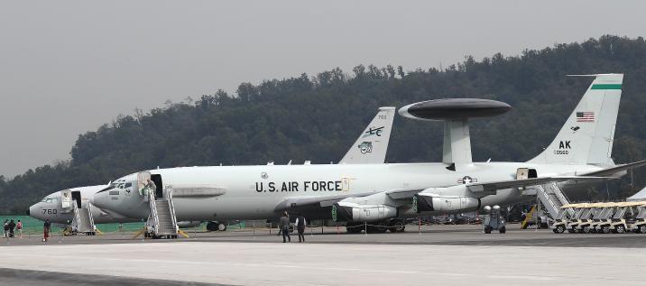 이란 공격에 4500억 짜리 美 ‘하늘의 눈’ E-3 첫 파괴