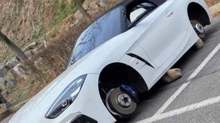 돌 위에 차체만 덩그러니…BMW 바퀴 통째로 도난