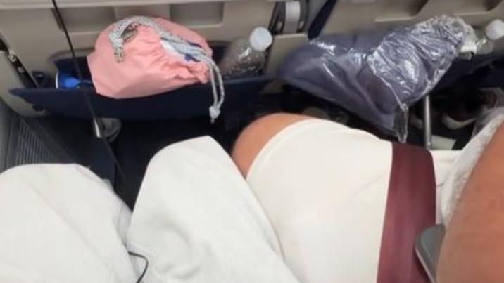 “모르는 아저씨와 13시간 초밀착 비행” 민폐 논란